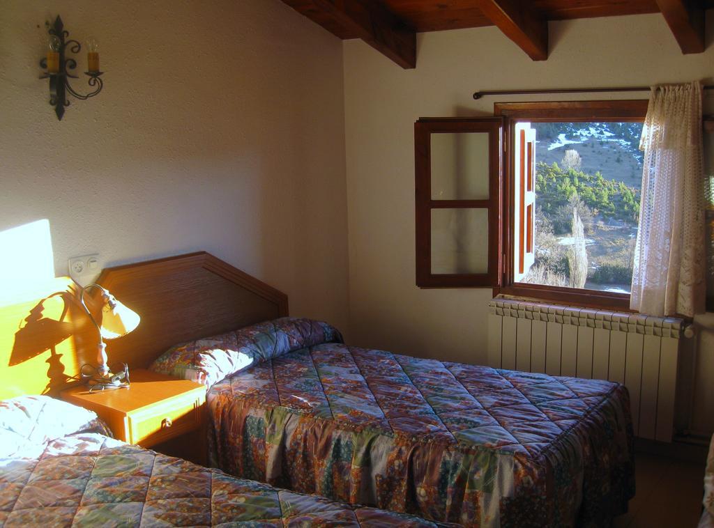 Casa Enriu-Alojamiento Y Desayuno Vilaller Room photo